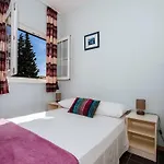Modern In With Barbecue * Starigrad Paklenica
