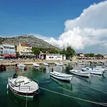 Apartamento Modern In With Barbecue Starigrad Paklenica
