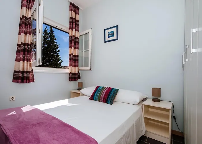 Modern In With Barbecue * Starigrad Paklenica