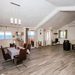 Modern In With Barbecue Apartman *