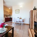 Apartman Modern In With Barbecue *