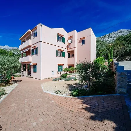 Modern In With Barbecue Apartment *