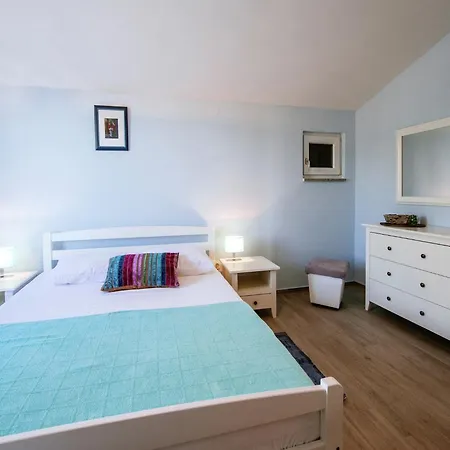 Modern In With Barbecue Apartment Starigrad Paklenica
